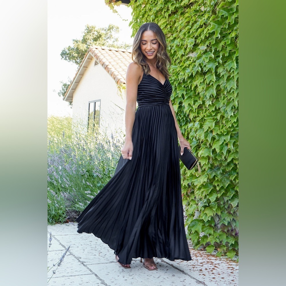 PETAL & PUP NAIRA PLEATED MAXI DRESS - BLACK SIZE 6 B2315